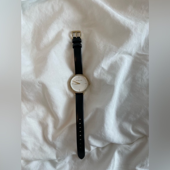 Authentic Michael Kors Watch - Picture 9 of 13